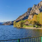 Lakeside Hideaway - Lakefront & Casa vacanze
